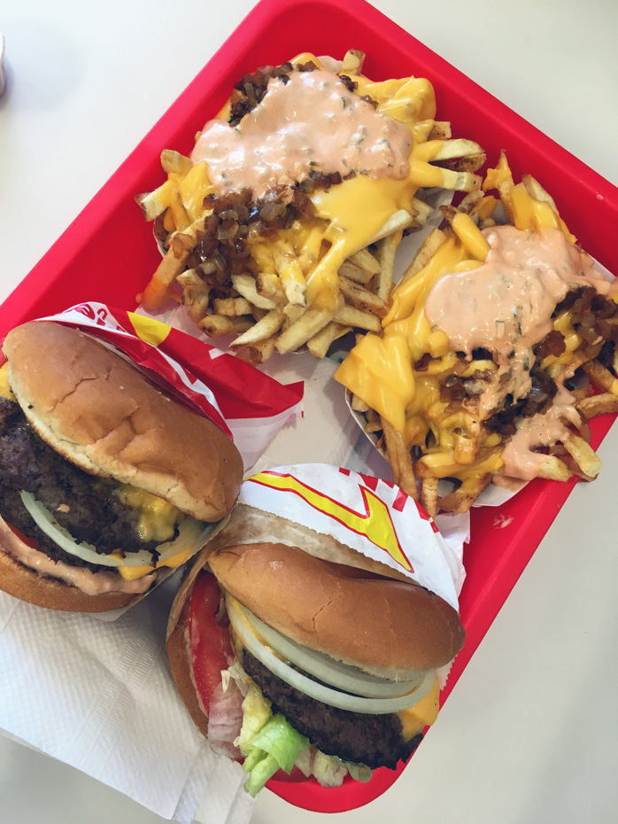 In-N-Out-burger-pomfritter-animalstyle