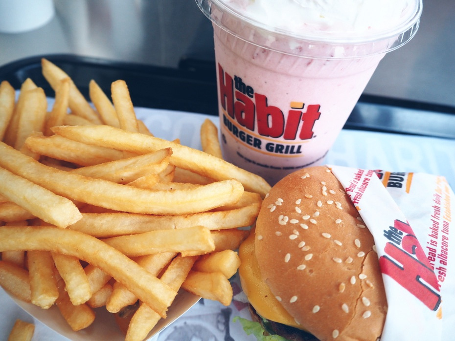 Burger-pomfritter-milkshake
